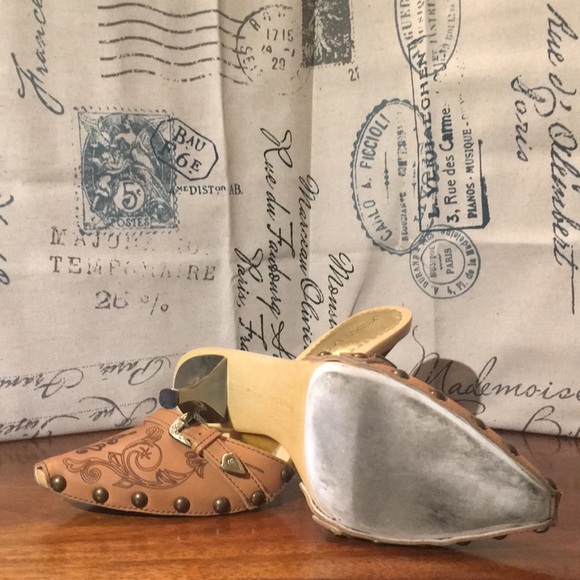 Jessica Bennett laser designed slip on - Picture 3 of 4